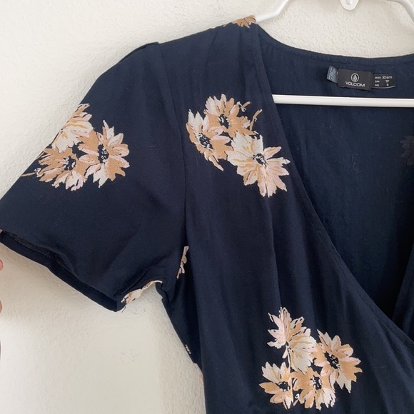 NWT Volcom Wrapsicle Black Wrap Dress - Picture 9 of 16